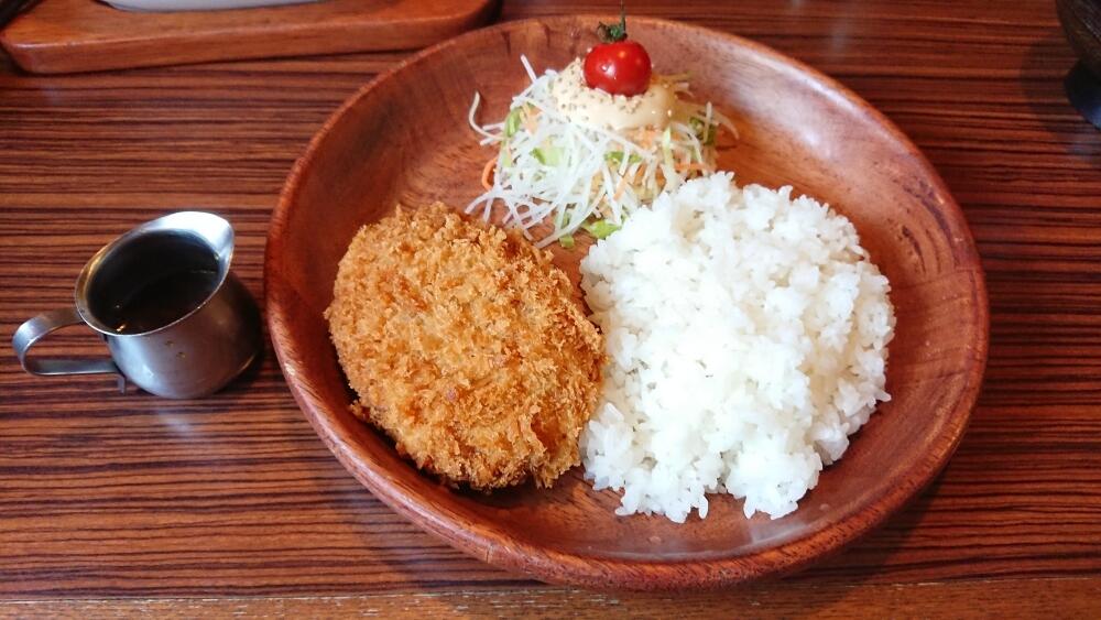 びっくりドンキーの一部店舗限定メニュー メンチカツディッシュ のレビュー れびサイト